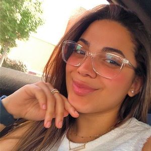 Meet your Posher, Lia